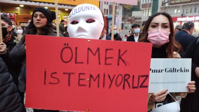 Artvin’de Kadınlar Şiddete Karşı Lokma Dökülüp Yürüyüş Yaptı