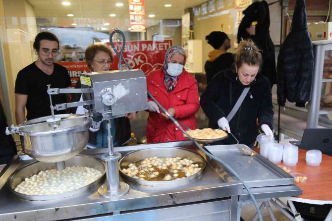 Artvin’de Kadınlar Şiddete Karşı Lokma Dökülüp Yürüyüş Yaptı