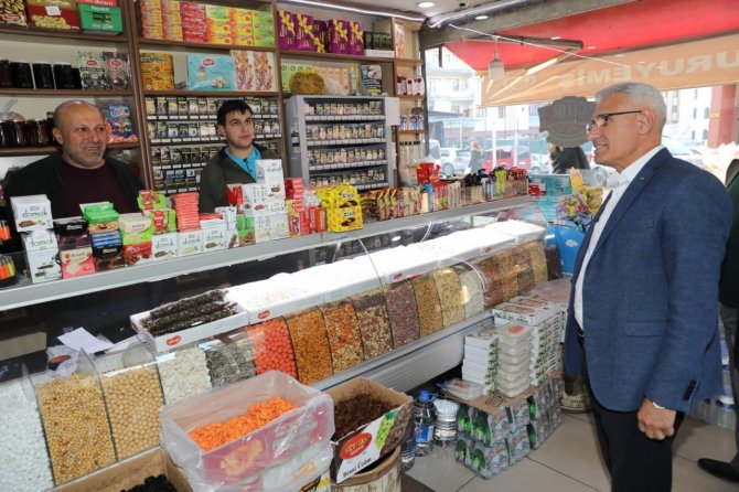 Başkan Güder Esnafları Yalnız Bırakmıyor
