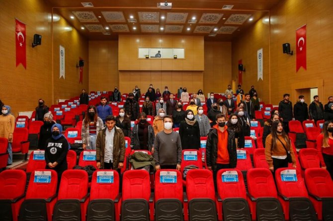 Bayburt Üniversitesinden Türkçe Öğretmen Adaylarına Yönelik Seminer