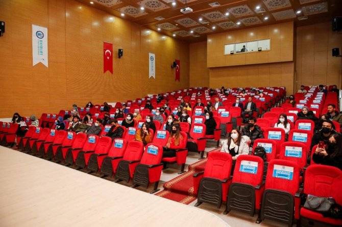 Bayburt Üniversitesinden Türkçe Öğretmen Adaylarına Yönelik Seminer