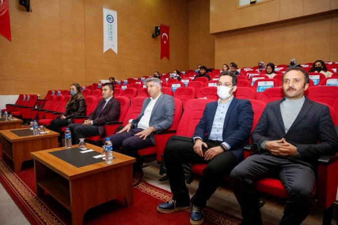 Bayburt Üniversitesinden Türkçe Öğretmen Adaylarına Yönelik Seminer