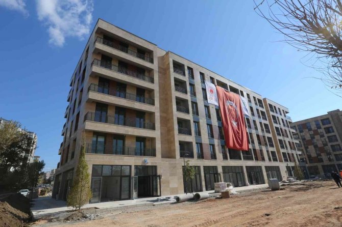 İ̇zmir’de Depremin Yaraları Sarılıyor: Bakan Kurum’dan Törene Davet