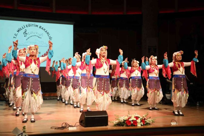 Bodrum’da Öğretmenler Sahneye Çıktı