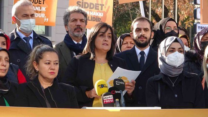Ak Kadınlar "Kadına Şiddete Hayır" Dedi