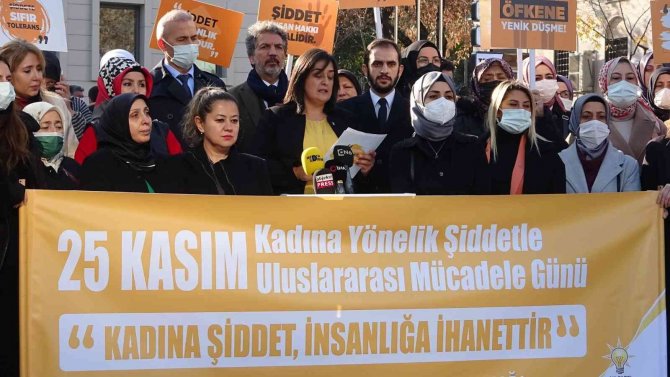 Ak Kadınlar "Kadına Şiddete Hayır" Dedi