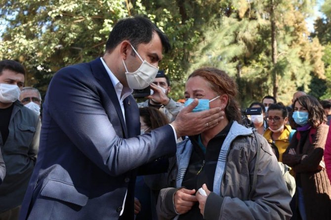 İ̇zmir’de Depremin Yaraları Sarılıyor: Bakan Kurum’dan Törene Davet