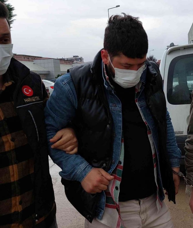 Samsun’da Bir Kişi Araç İçinde Uyuşturucuyla Yakalandı