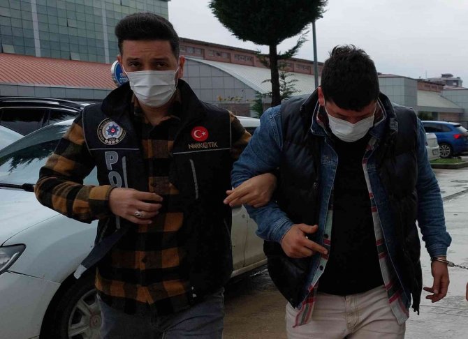 Samsun’da Bir Kişi Araç İçinde Uyuşturucuyla Yakalandı