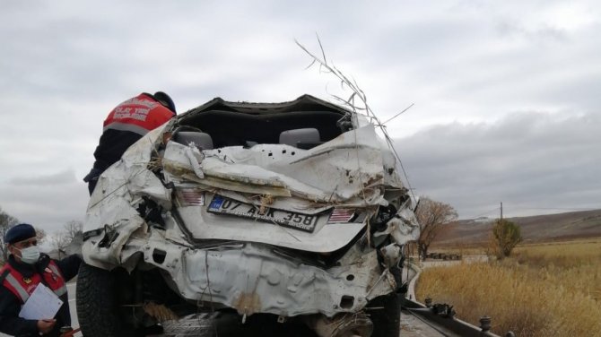 Kontrolden Çıkan Otomobil Tarlaya Devrildi: 3 Yaralı