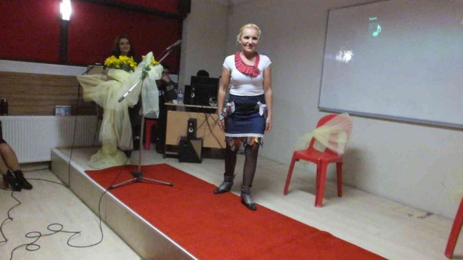 Balıkesir’de Türkülü Ve Defileli Öğretmenler Günü Kutlaması