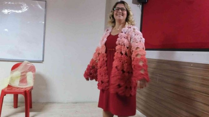 Balıkesir’de Türkülü Ve Defileli Öğretmenler Günü Kutlaması