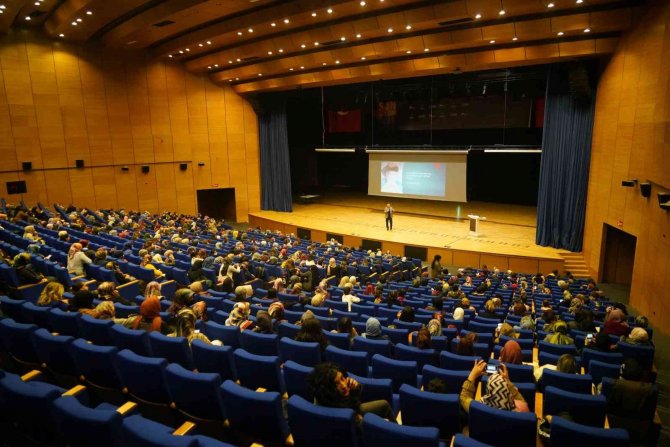 Diyarbakır’da ’Yaşasın Kadın’ Konferansı Gerçekleşti
