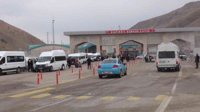 İ̇ranlılar ‘Muhteşem Cuma’ İçin Van’a Akın Etti