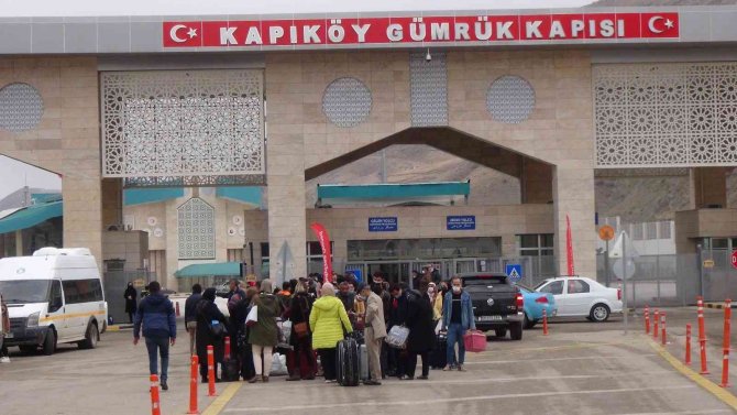 İ̇ranlılar ‘Muhteşem Cuma’ İçin Van’a Akın Etti