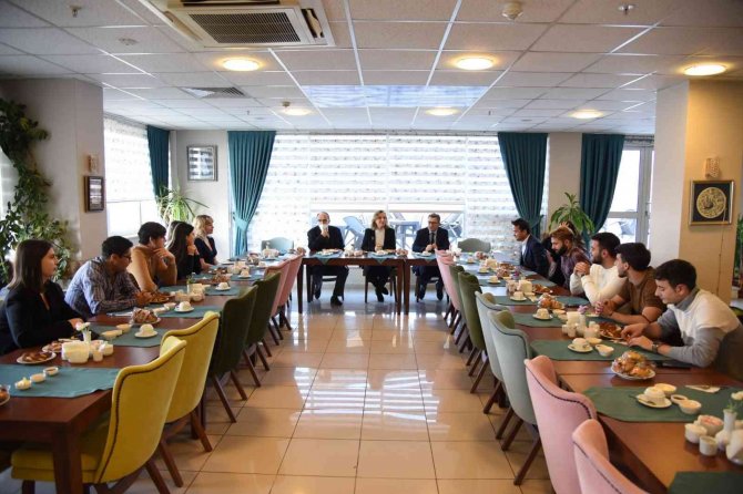 Rektör Çakar Erasmus Öğrencileriyle Buluştu