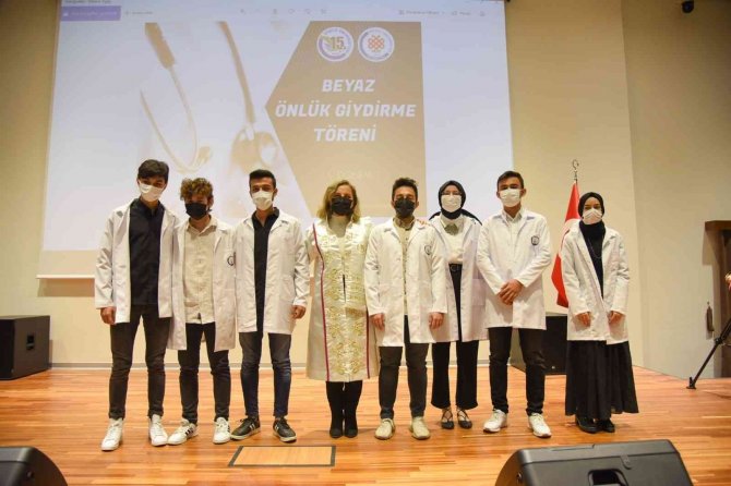 Beyaz Önlükleriyle Hayatlarını İnsan Sağlığına Adayacaklar