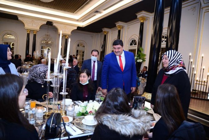 Öğretmen Başkandan Meslektaşları Onuruna Akşam Yemeği