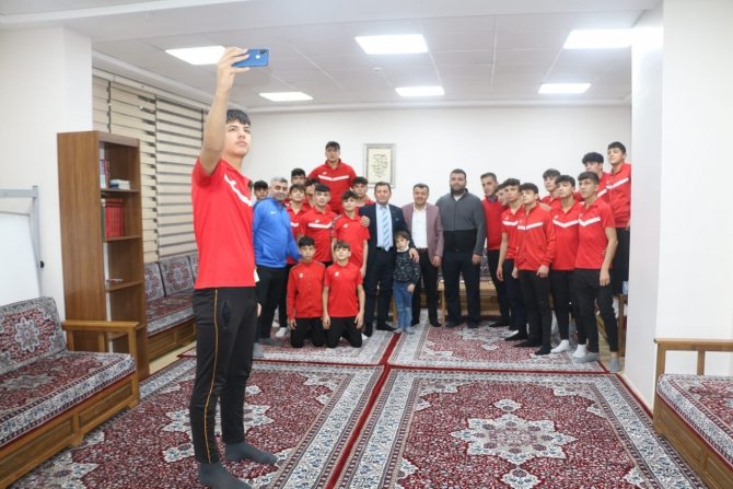 Kabakcı, Güreş Sporcuları İle Sohbet Etti