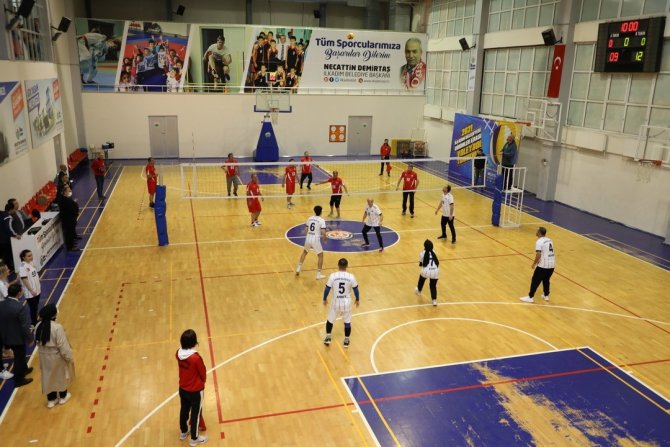 İ̇lkadım’dan Kadına Şiddete Pankartlı Tepki