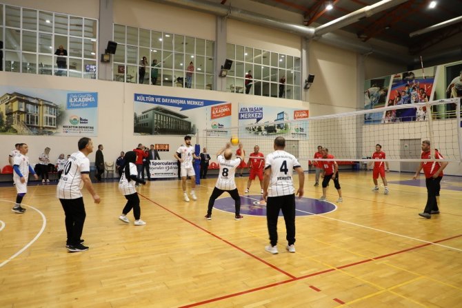 İ̇lkadım’dan Kadına Şiddete Pankartlı Tepki