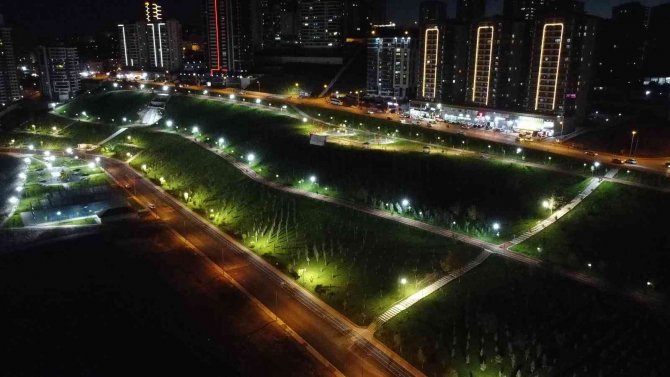 Nursultan Nazarbayev Parkı’na Bin 300 Metrelik Yürüyüş Yolu