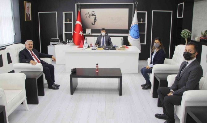 Rektör Karacoşkun’a Öğretmenler Günü Ziyareti