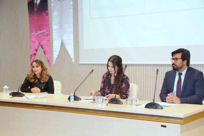 "21. Yüzyılda Öğretmen Olmak" Konulu Panel Düzenlendi