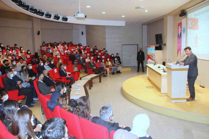 "21. Yüzyılda Öğretmen Olmak" Konulu Panel Düzenlendi