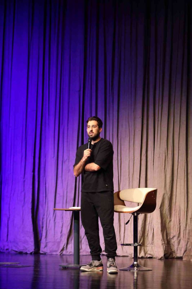 Öğretmenler, Doğu Demirkol’un Stand-up Gösterisiyle Eğlendi