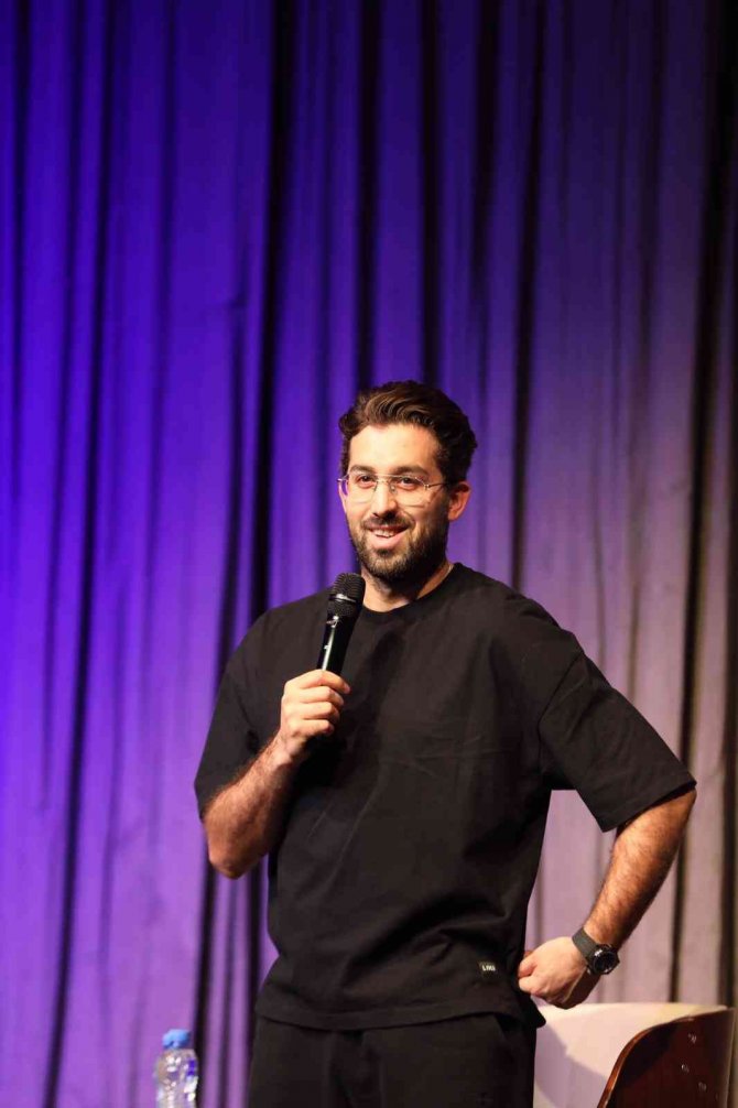 Öğretmenler, Doğu Demirkol’un Stand-up Gösterisiyle Eğlendi