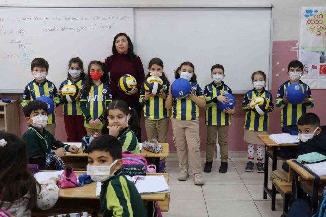 Fenerbahçe’ye Mektup Yollayan Öğrencilere Başkan Ali Koç’tan Jest