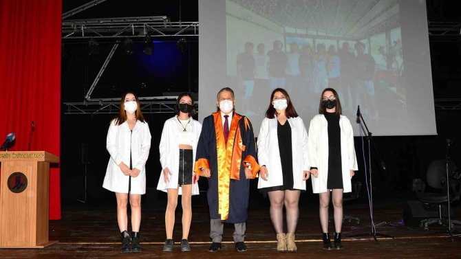 Meü Diş Hekimi Adayları Beyaz Önlük Giydi