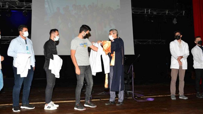 Meü Diş Hekimi Adayları Beyaz Önlük Giydi