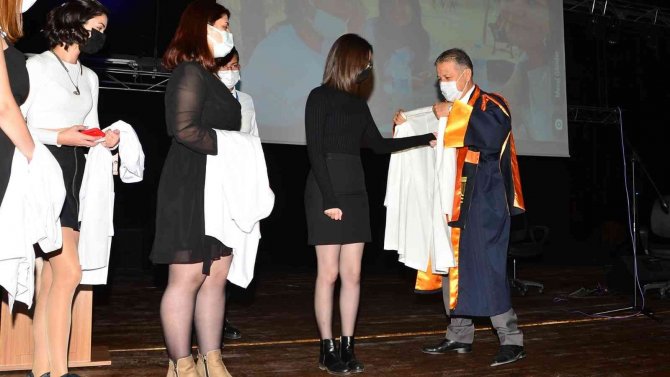 Meü Diş Hekimi Adayları Beyaz Önlük Giydi