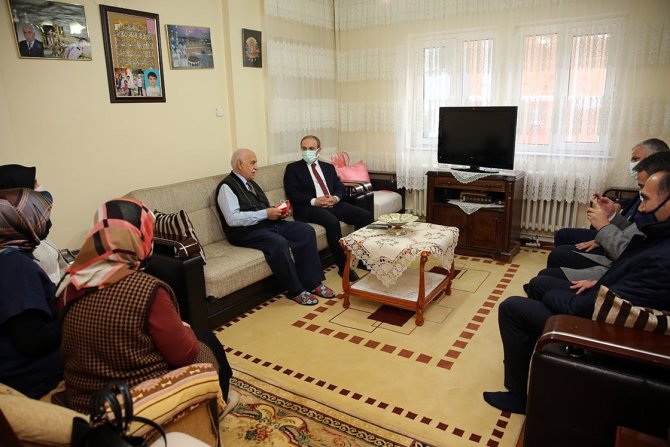 Mesleğe Adanmış Ömürlere Vali Cüneyt Epcim’den Ziyaret