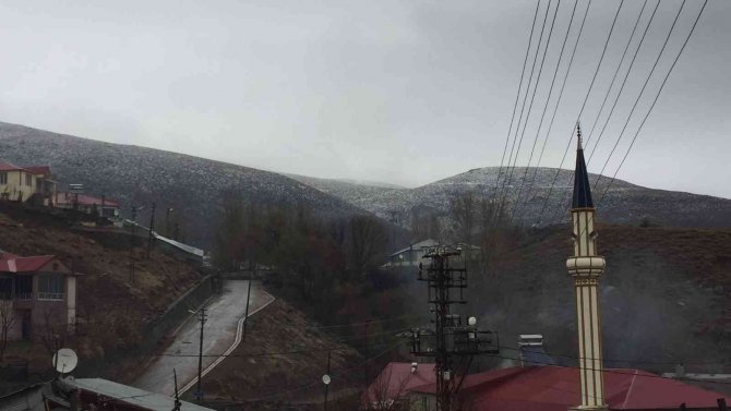 Karlıova’da Kar Yağışı