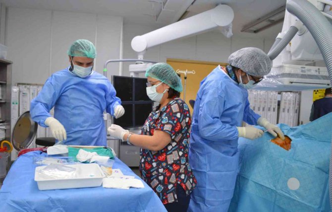 Muğla Eah’da İlk Defa Hastaya 3 Kablolu Pil Takıldı