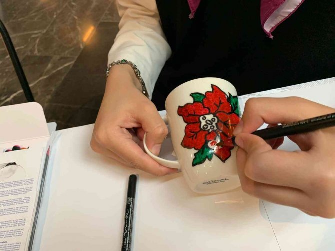 Öğretmenler Osmek İle Kendi Kupalarını Tasarladılar