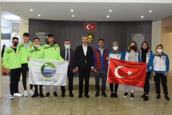 Romanya’da Düzenlenecek Bilek Güreşi Şampiyonasına Çivril’den 9 Sporcu Katılacak