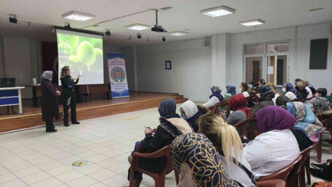 Kadınlar, Polis Ekipleri Tarafından Şiddete Karşı Bilinçlendirildi