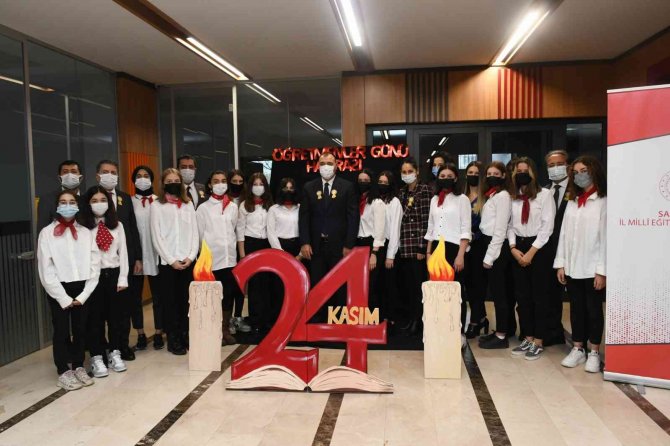 24 Kasım’da Dünyaya Gelen 27 Öğretmene Sürpriz Doğum Günü