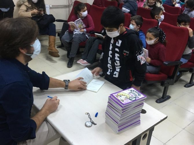 Söyleyişide 400 Kitap Öğrencilere Ücretsiz Dağıtıldı