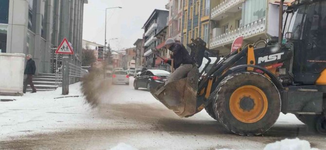 Sarıkamış’ta Kar Yağışı Etkili Oluyor