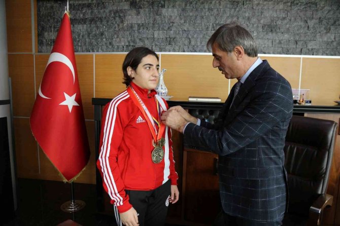 Başkan Alemdar: "Genç Sporcuların Başarıları Gururlandırıyor"
