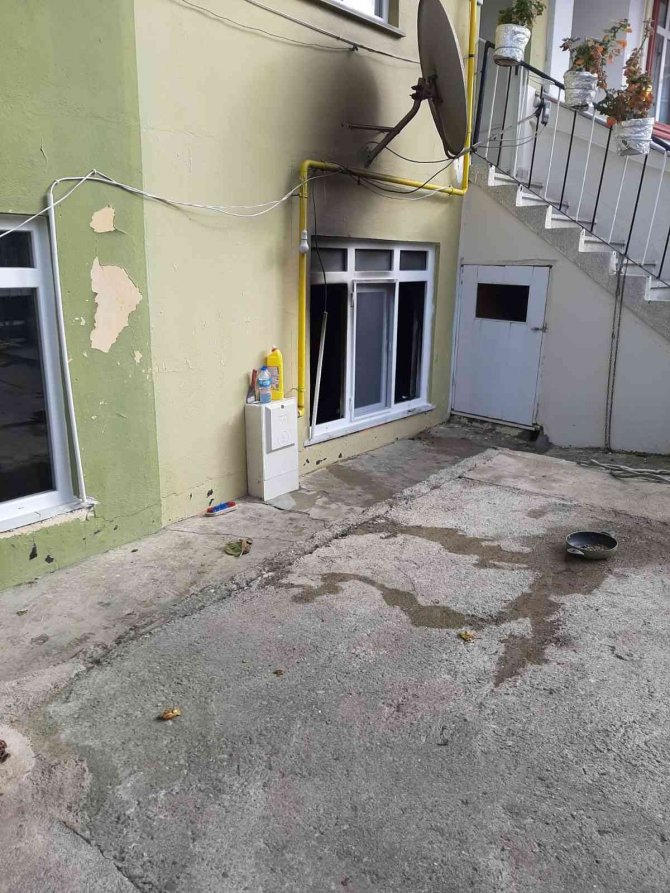 Evi Yanan Vatandaş Destek Bekliyor