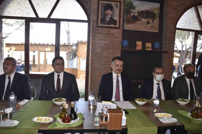 Bakan Pakdemirli’den Süt Fiyatlarına İlişkin Açıklama: "Çalışmalarımız Hazır"