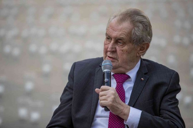 Covid-19’a Yakalanan 77 Yaşındaki Çekya Devlet Başkanı Zeman Hastaneye Kaldırıldı