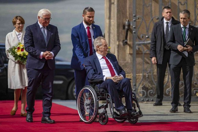 Covid-19’a Yakalanan 77 Yaşındaki Çekya Devlet Başkanı Zeman Hastaneye Kaldırıldı