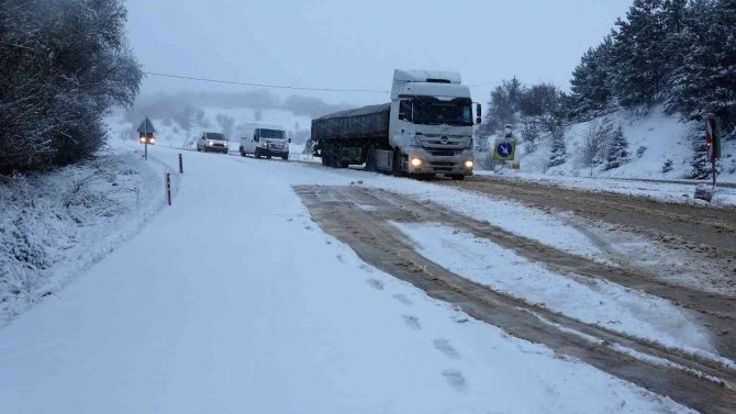 Tokat’ta Kar Yağışı Ulaşımda Aksamalara Neden Oldu